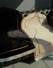 siyah kırık beyaz süngerli kalpli çift seccadesi çantalı tavşan tüyü dokulu