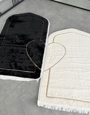 siyah kırık beyaz süngerli kalpli çift seccadesi çantalı tavşan tüyü dokulu 4