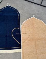 lacivert - bej isme özel kalpli seccade seti üçgen biyeli