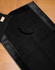 siyah hilal desenli kabarık peluş seccade 2