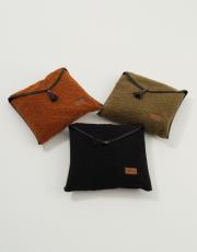 siyah hilal desenli kabarık peluş seccade 4