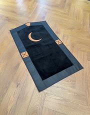 siyah deri detaylı peluş seccade 6