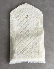 beyaz ortopedik yastıklı diz ağrısına özel seccade 2