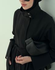 siyah su itici kuşaklı abaya 4