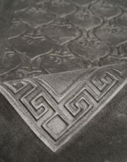 gri deri astarlı baskılı peluş lüks seccade 3