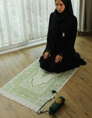 yeşil nakış işlemeli silindir keseli seccade 6