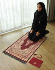 bordo baskılı dikdörtgen çantalı  seccade 4